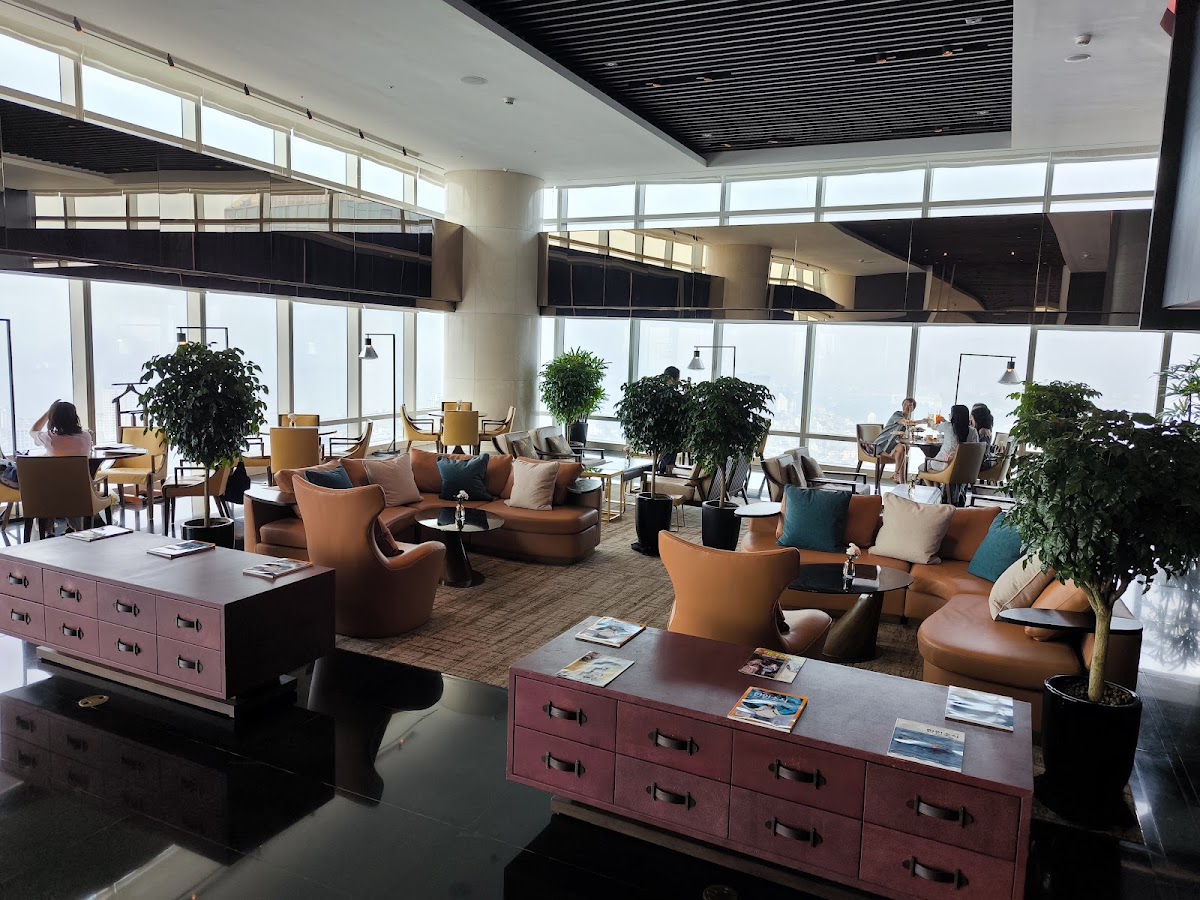 The Lounge Sky