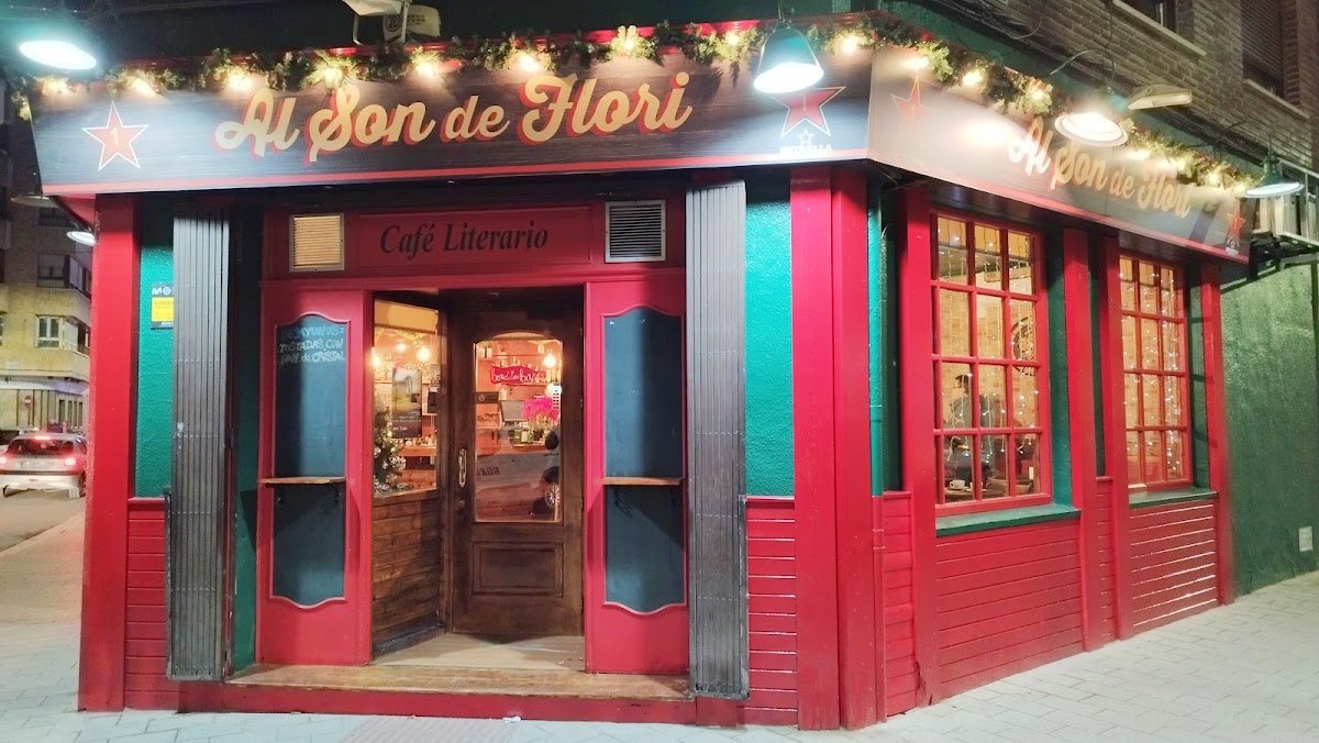 Al Son de Flori Café Literario.