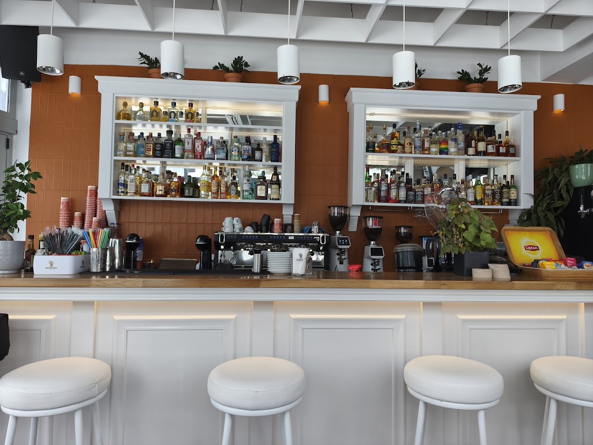 Zio Cafe Bistro
