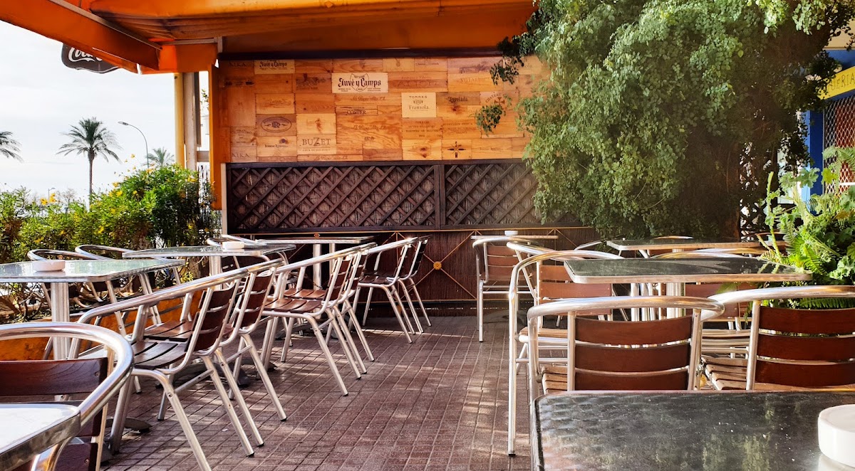 Canela Cafe & Bar