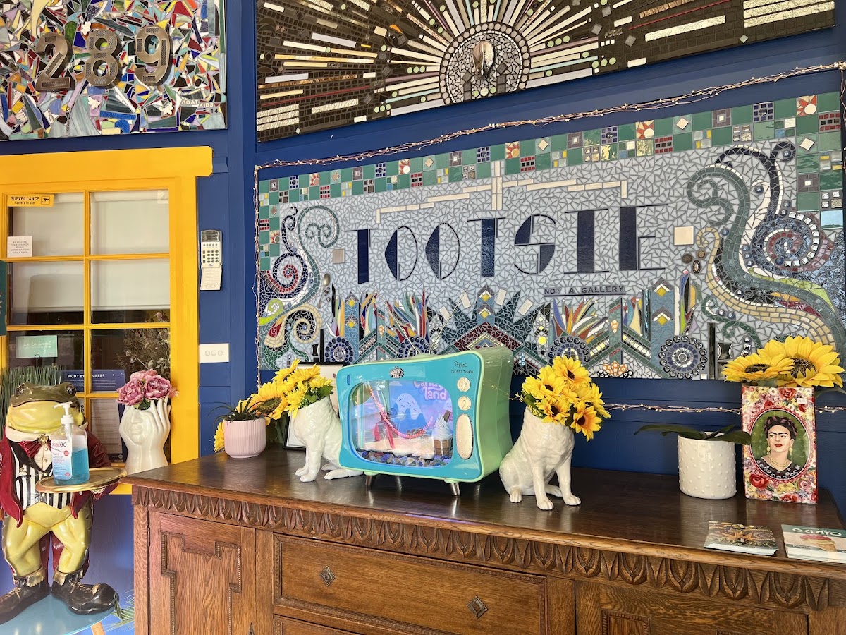 Tootsie Gallery Cafe