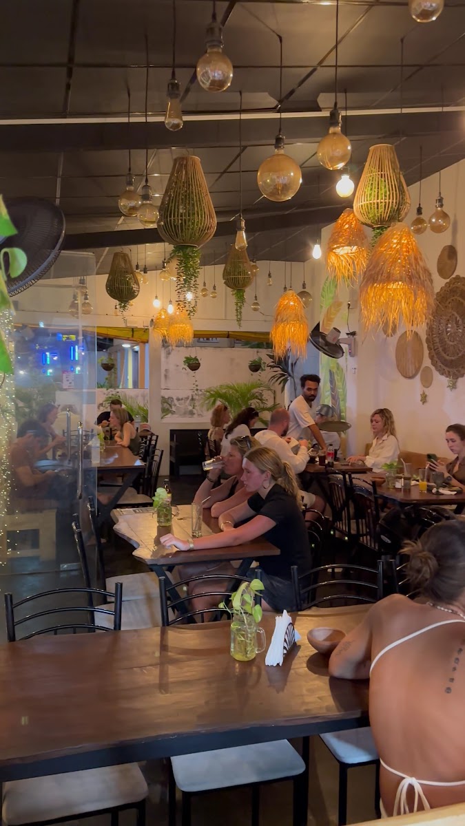 The Island Curry Hub Restaurant & Cafe