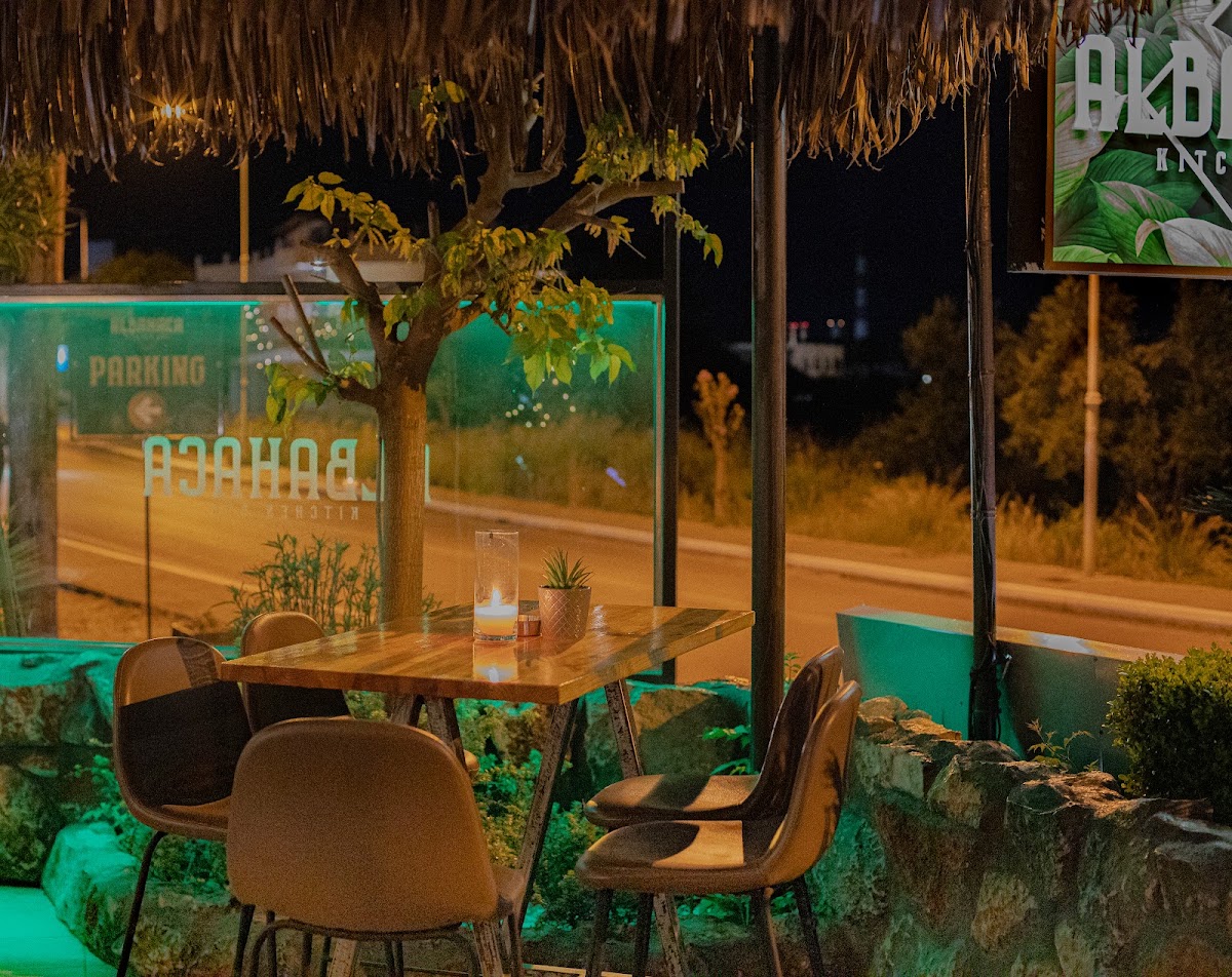 Albahaca kitchen bar