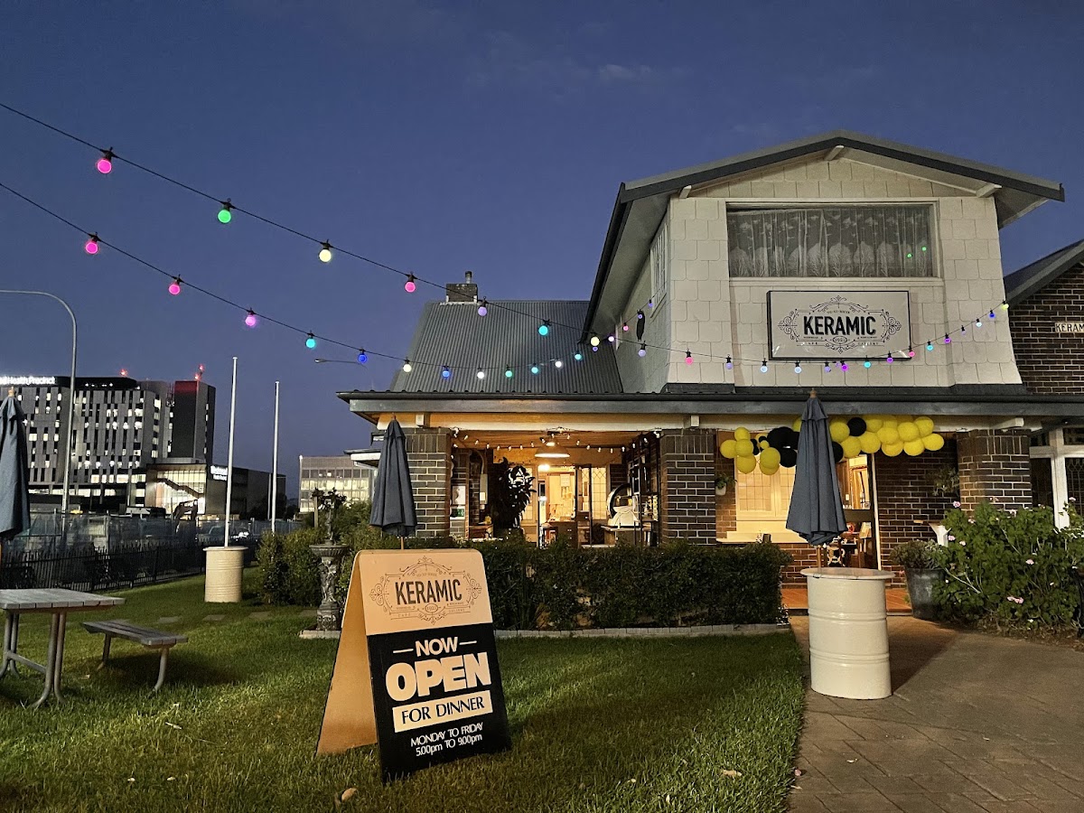 Keramic Cafe & Restaurant