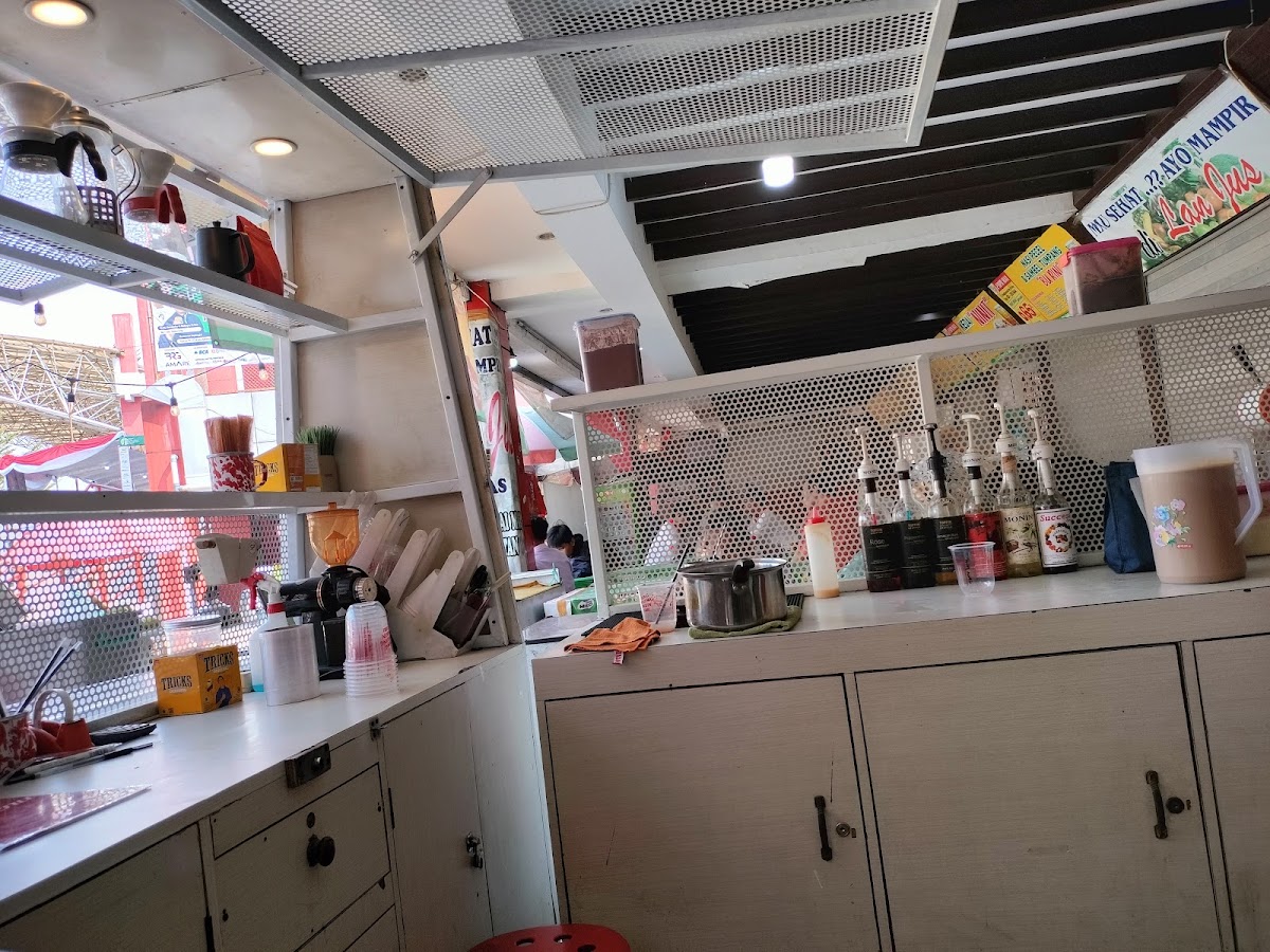 KOPI MAJU 57 - GOR TRI LOMBA JUANG