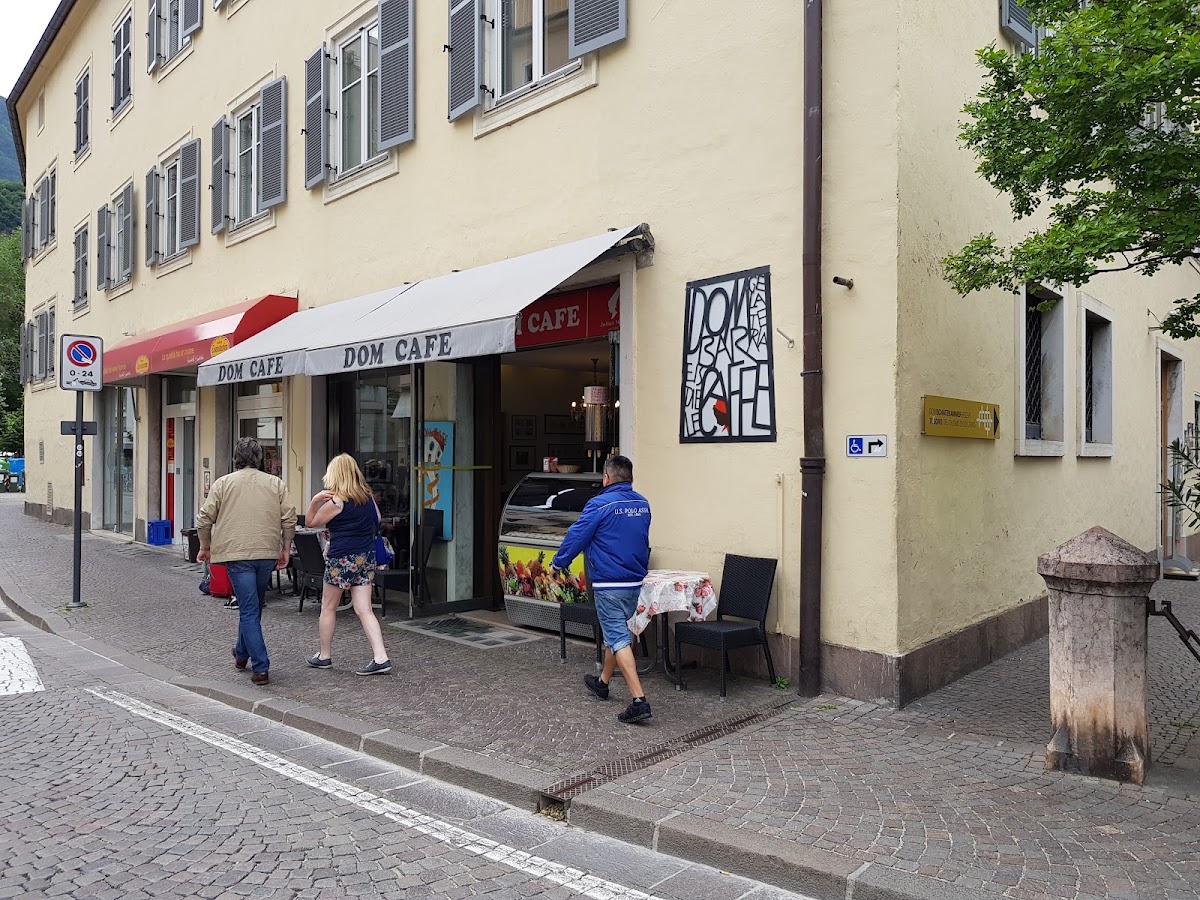 Dom Café