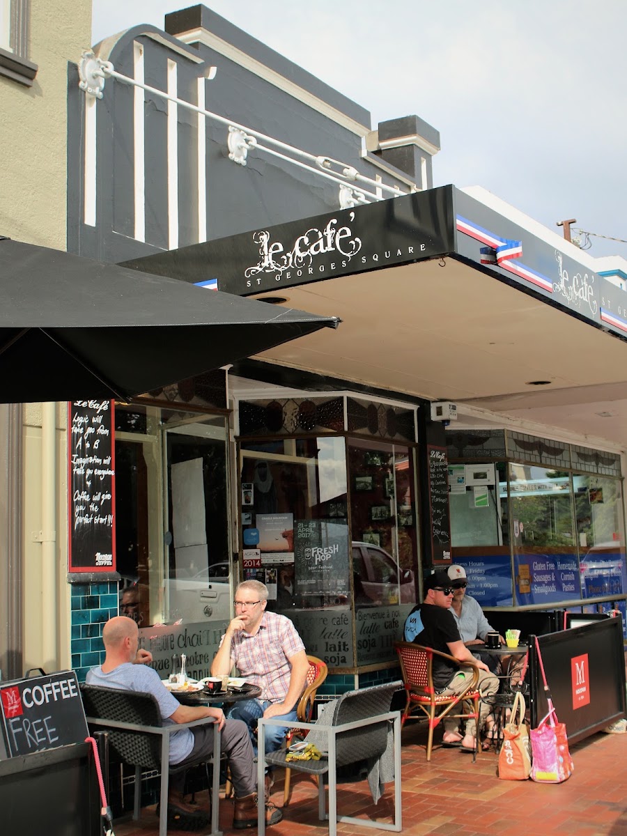 Le Cafe on St George