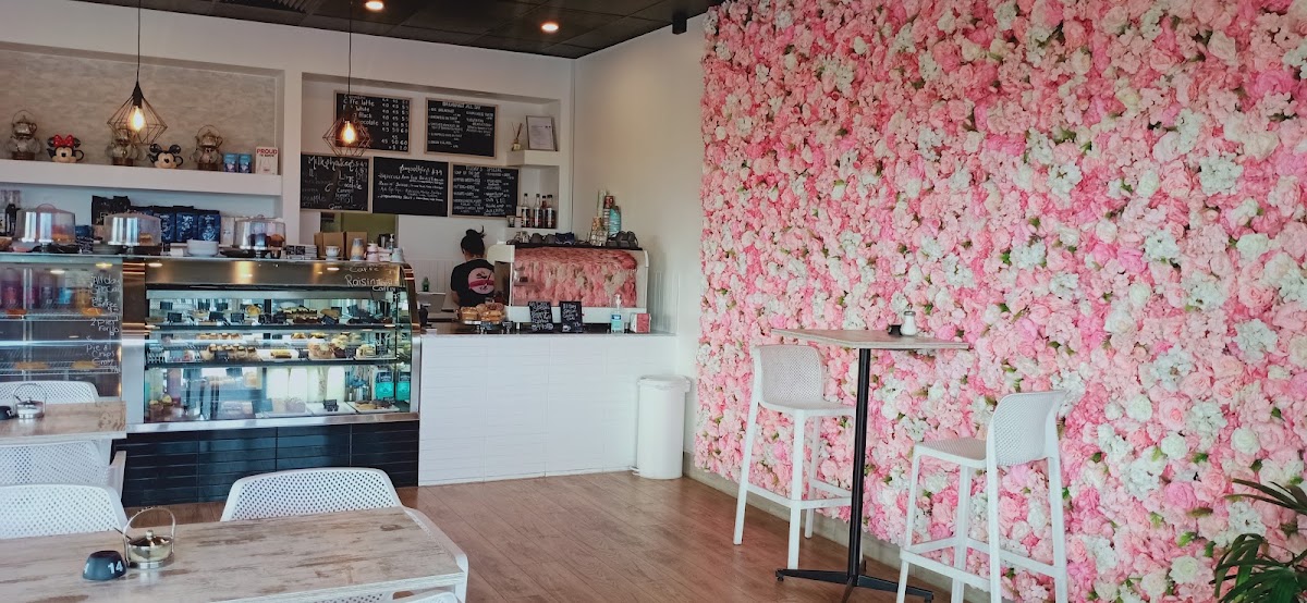 Sweet snax cafe