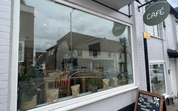 Green Dot Café
