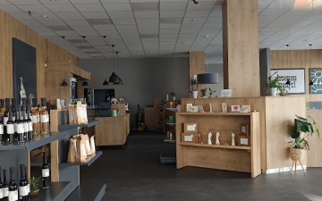 maje - café and store