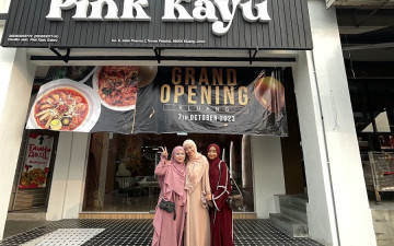 Pink Kayu Cafe