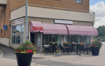 Nelly's Cafe and bakery