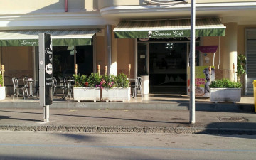 Famous Cafe'