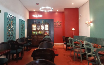 Le Petit Café E Bistro