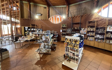 Ininti Cafe & Souvenirs