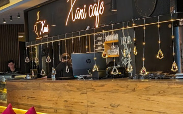 Xani Cafe & Beakfast.
