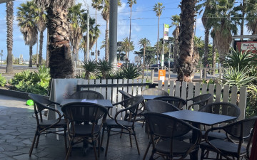 Manu's cafe and restaurant