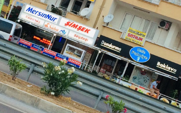 Cafe Palmiye dondurma ve seyahat acentası