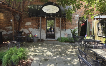 Giggles Cafe