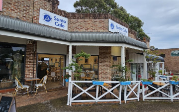 Santo Cafe & Restaurant
