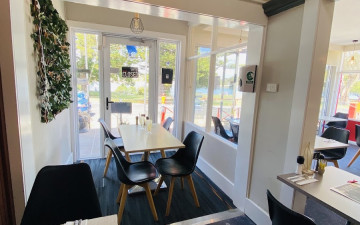 Dineboat cafe and Restaurant