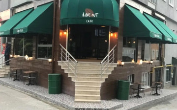 Line out cafe