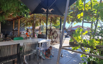 1/2 Acre Coffee Lounge Cafe